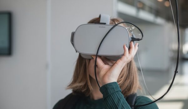 Virtual Shopping Revolution: Exploring VR and AR Applications in Online Store Development